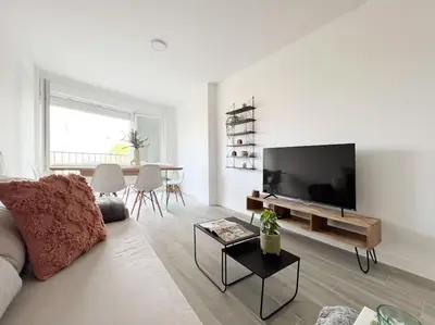 Una televisión o centro de entretenimiento en Apartamentos Gredos 304