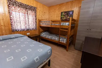 Cama o camas de una habitación en Hostal - Bungalows Camping Cáceres