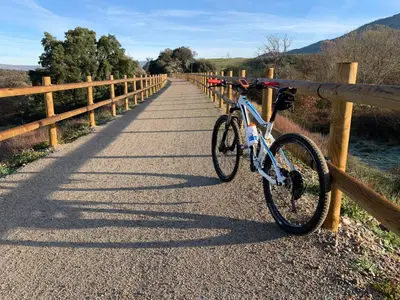 Montar en bicicleta en La Atalaya o alrededores