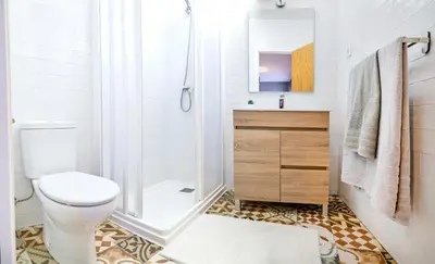 Un baño de C - Apartamento moderno con piscina compartida