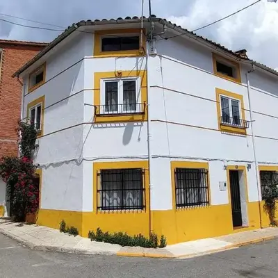 La casa amarilla Candeleda